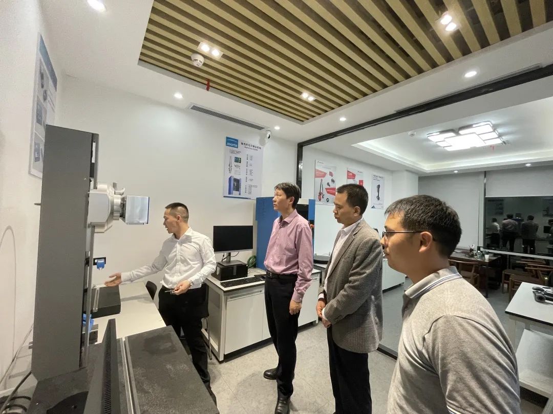 河南理工大學材料科學與工程學院領導蒞臨鴻華科技有限公司指導工作！